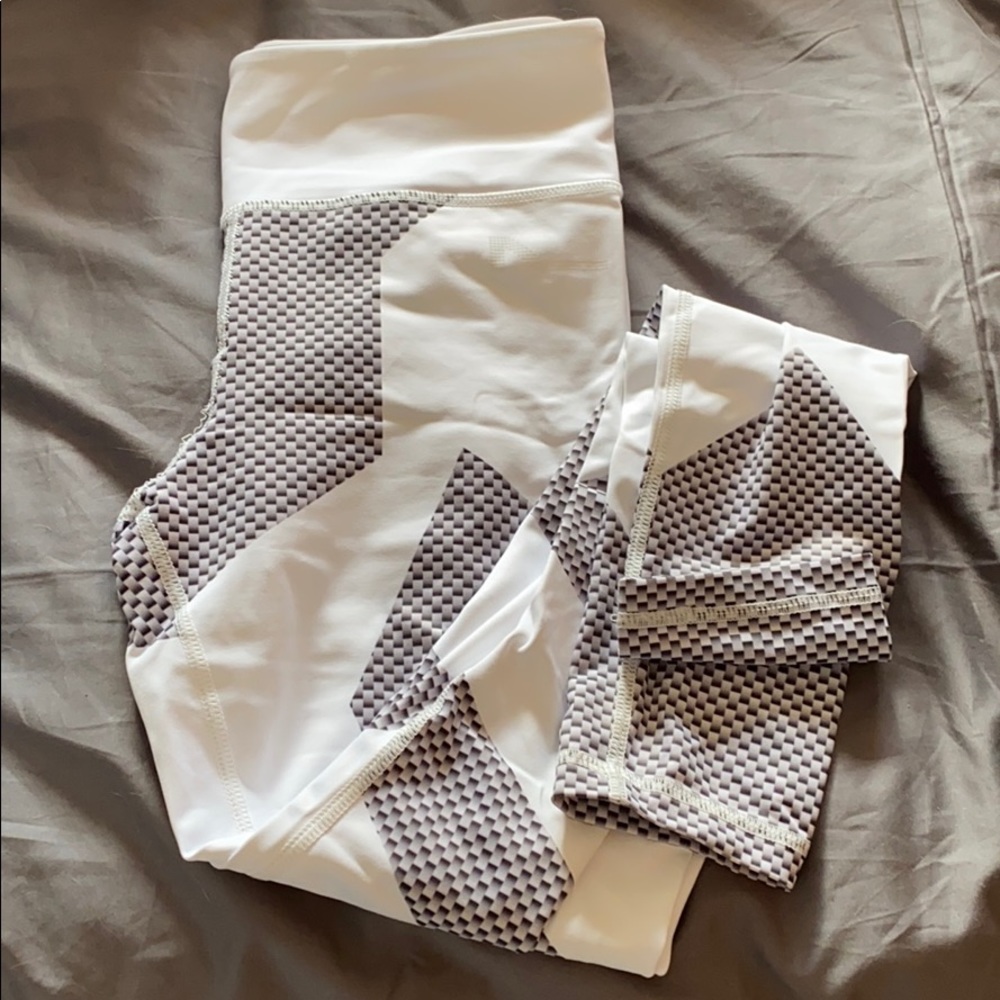 White w grey graphic yoga tights/ leggings